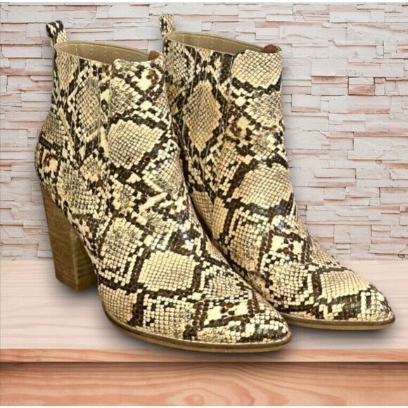 Beast Shoes - Beast Fashion Faux Snakeskin Boots Beige Women's Size 7.5 EUC